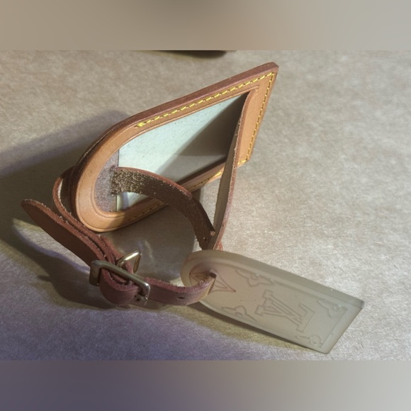 LOUIS VUITTON POIGNET WITH TAG - Picture 4 of 7